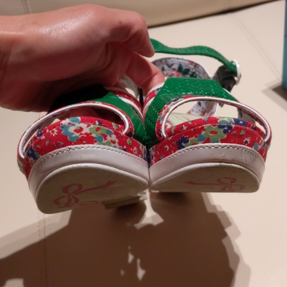 Shoes - Picture 6 of 7